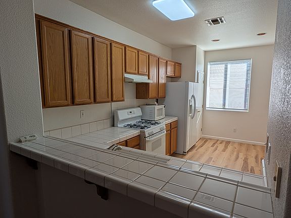 5th image of 861 Cedarcrest Dr