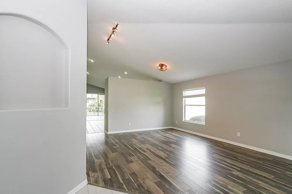 3 bed, 2.0 bath, 2032 sqft, $2,710 — Photo 4