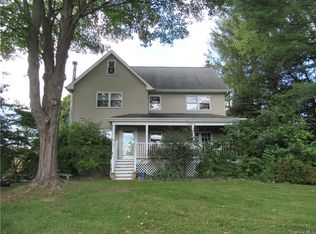 32 Grandview Ave, Pawling, NY 12564