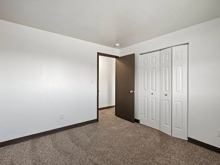 Landmark Apartments — Photo 18