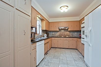 3rd image of 12600 W Holm Dr
