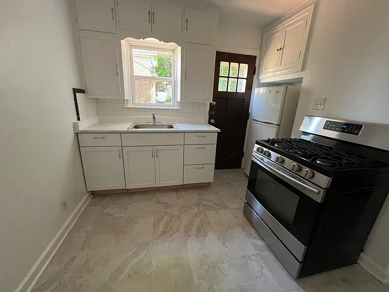 5003 Boulevard Pl — Photo 3