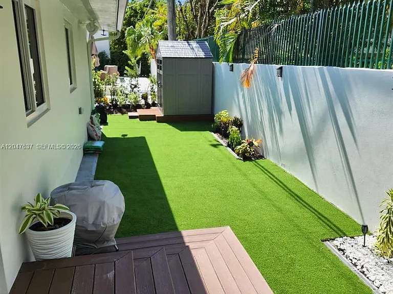 3504 Crystal View Ct — Photo 11