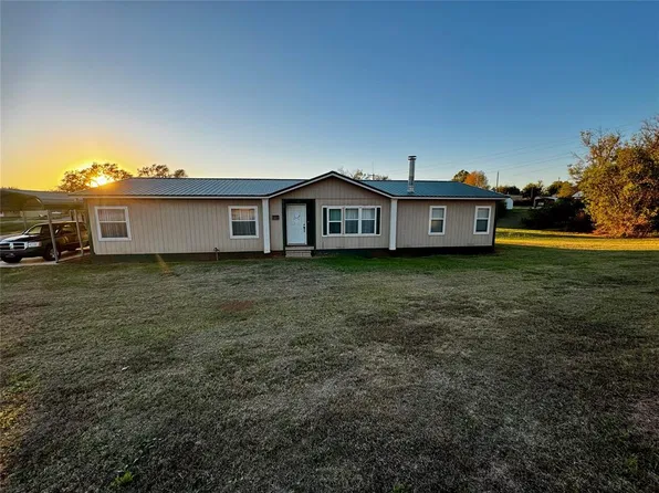 260 S Schley Ave, Leedey, OK 73654