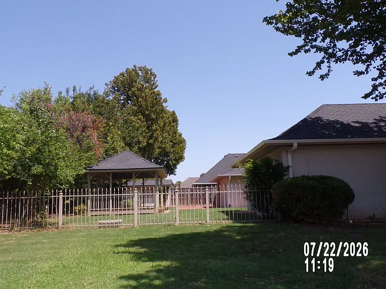 802 NW Seaton Pl — Photo 43