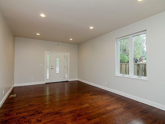 3rd image of 1039 Clintonia Ave