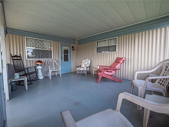 5th image of 447 Lazy Lake Dr W