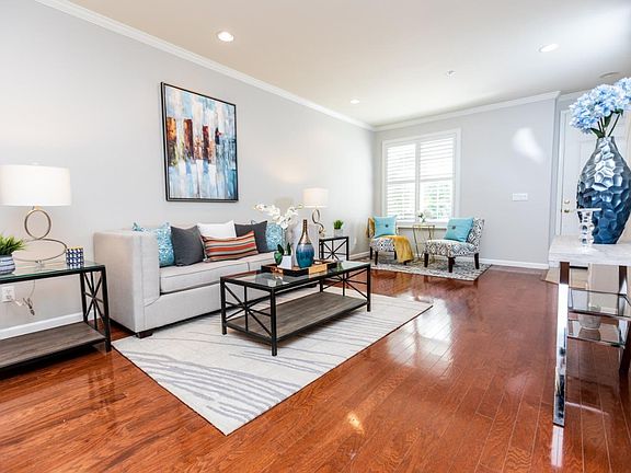 2nd image of 3108 Empoli St