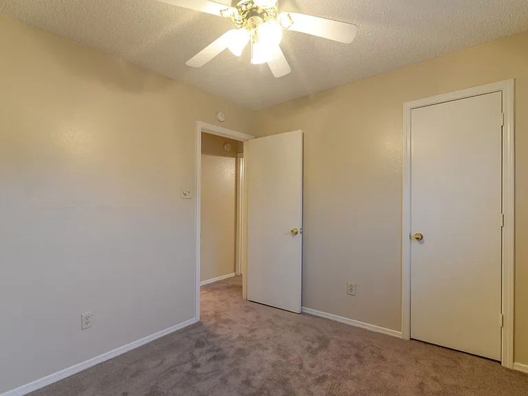 11815 Sunrise Dr — Photo 2