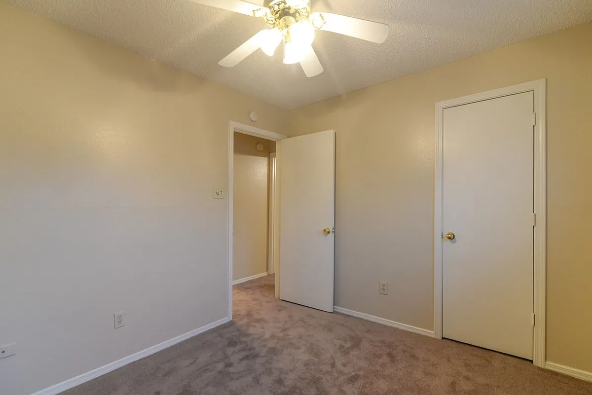 Building Photo - 11815 Sunrise Dr