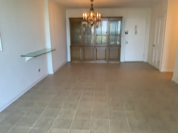 270-10 Grand Central Parkway image 3 of 17