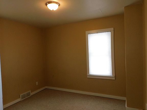 3rd image of 411 Iroquois Ave