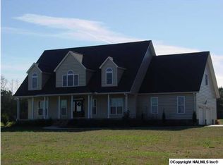 401 Berry Rd, Guntersville, AL 35976