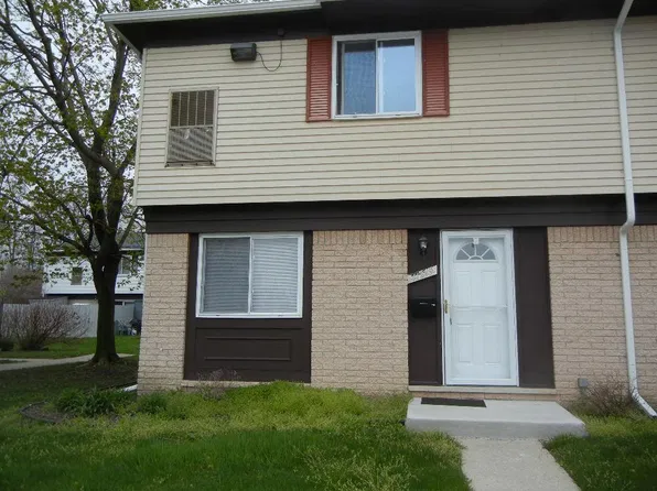 41249 S Woodbury Green Dr, Van Buren Twp, MI 48111