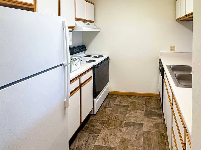 Highland View Apartments — Photo 80