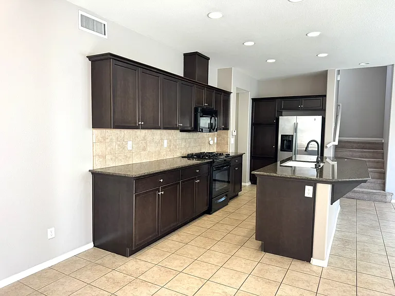 4060 Trenton Ave — Photo 3