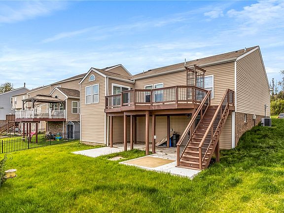 2nd image of 106 Oakwood Ln