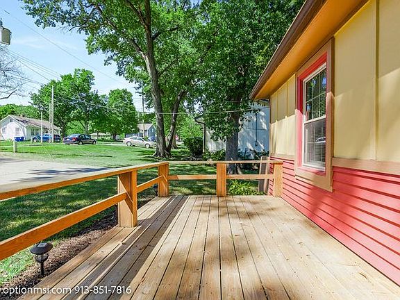 3rd image of 9606 W 60th St