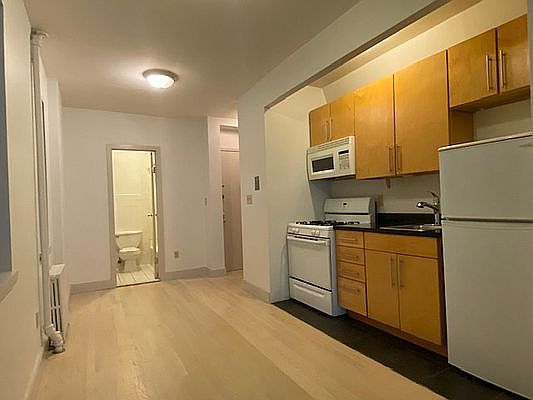2nd image of 406 W 48th St #2F