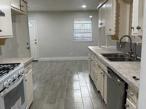 3rd image of 3801 Falcon Dr