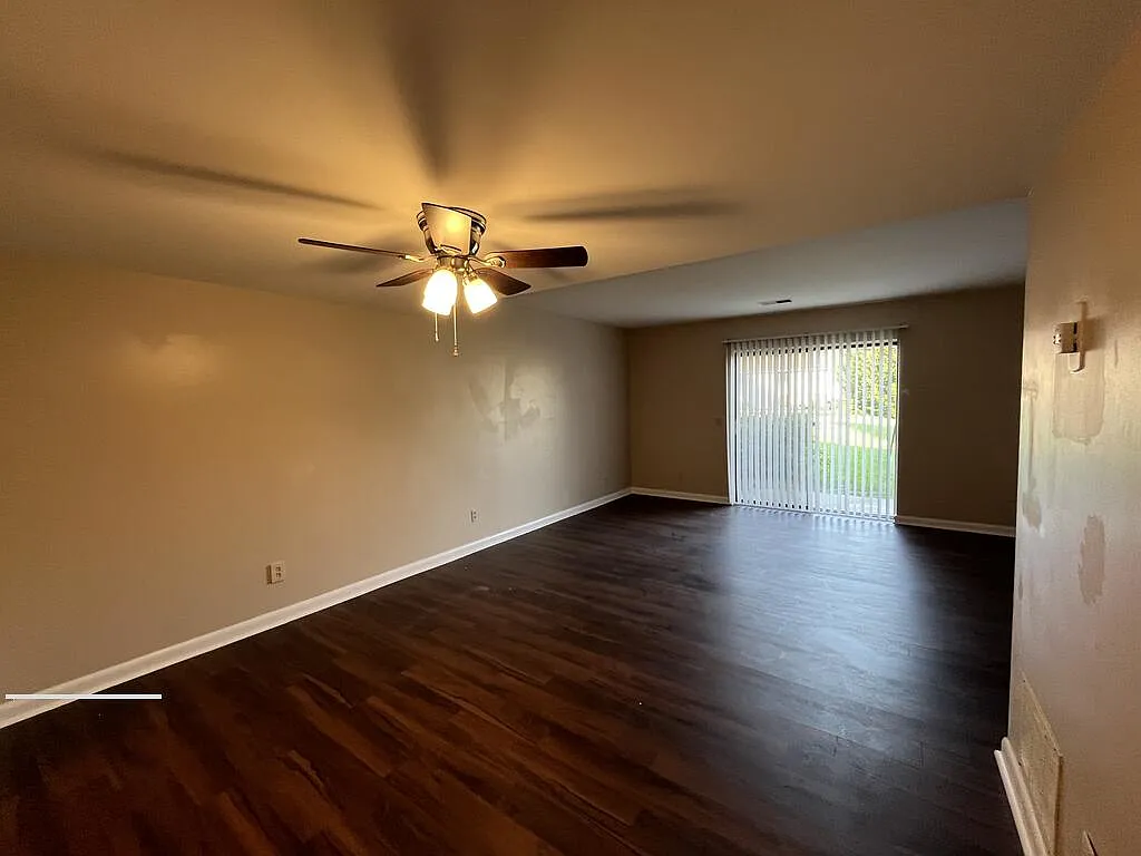 2 bed, 1.5 bath, 1088 sqft, $1,300 — Photo 4