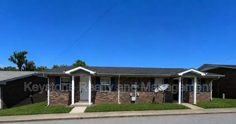 1375 Thompsonville Ln #43 — Photo 1