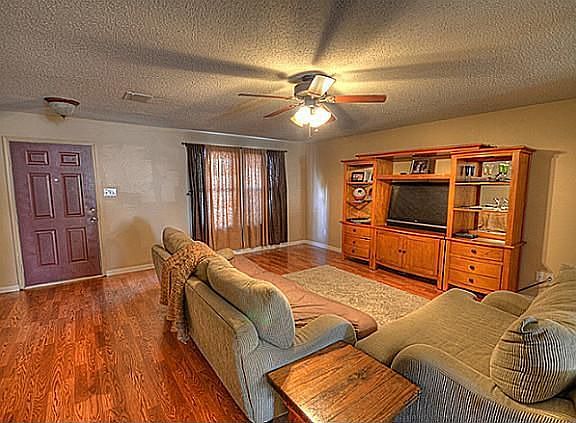 4th image of 2700 Lazy Oak Dr