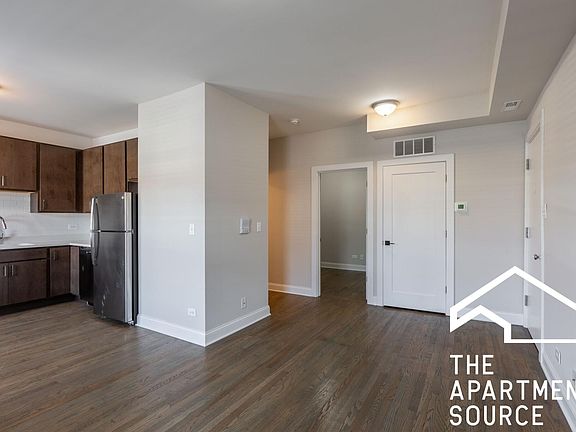 4th image of 3407 W Fullerton Ave #3D