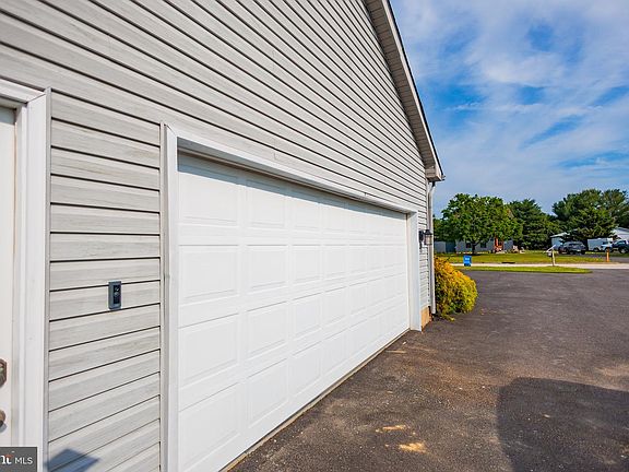 5th image of 619 Sun Haven Dr