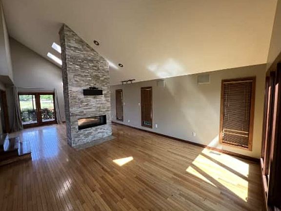 4th image of 2592 Leach Dr