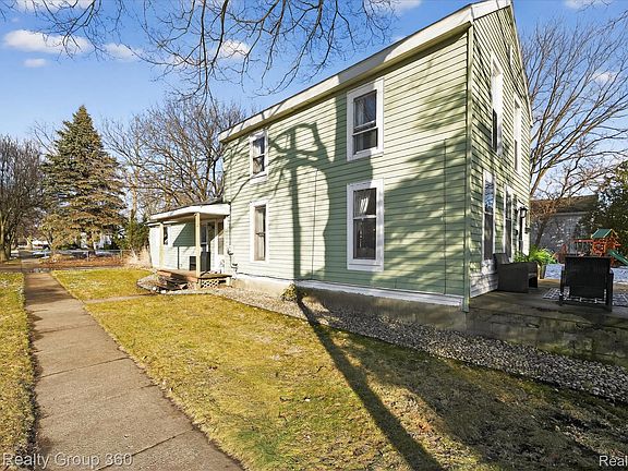 3rd image of 622 Factory St