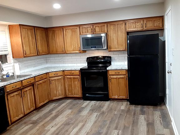 4th image of 5024 Village Ct