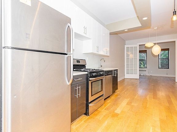 4th image of 338 Melrose St #L2