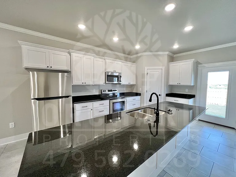 528 Bradford Dr — Photo 7