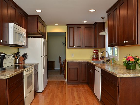 2nd image of 809 Somerdale Dr