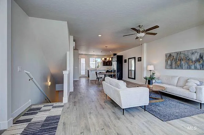 7813 W Crestwood Dr — Photo 3
