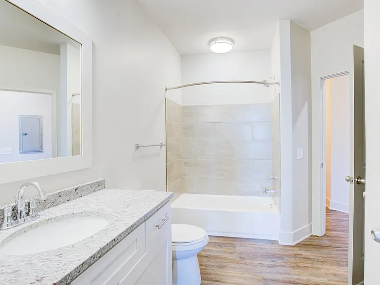 Midtown Row Apartments — Photo 20