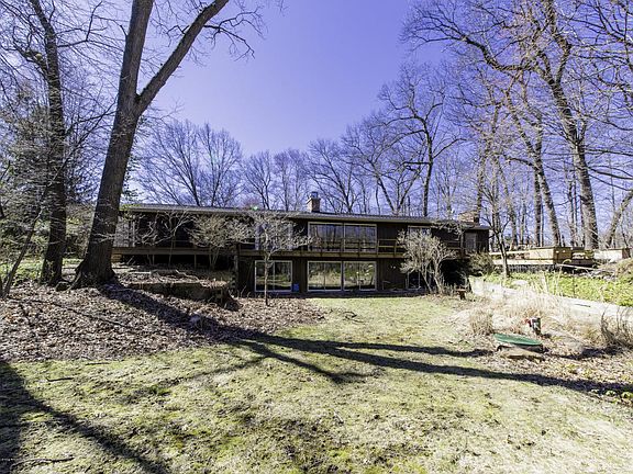 2nd image of 4990 Country Dr