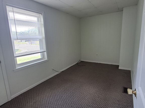 5th image of 229 S Main St APT 4