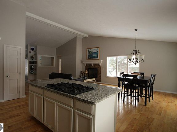 4th image of 3773 Central Park Dr