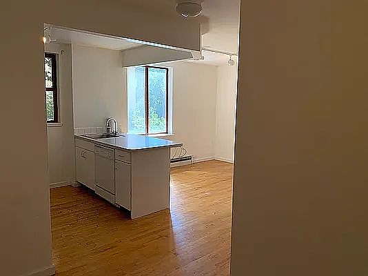 1st image of 190 E 7th St APT 313