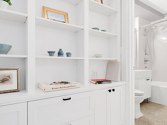 5th image of 201 W 16th St APT 6D