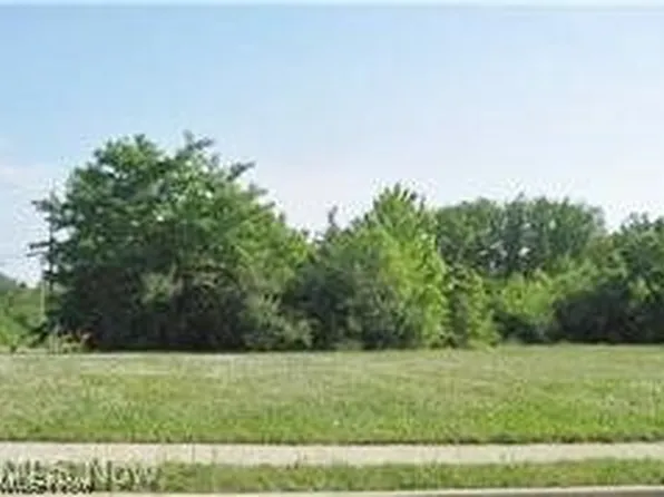 2708 Garaux St NE, Canton, OH 44704