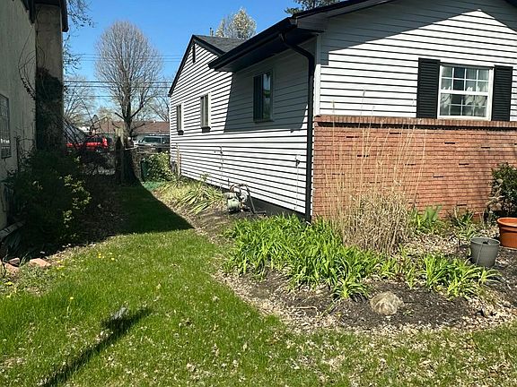 2nd image of 1252 Oakfield Dr N