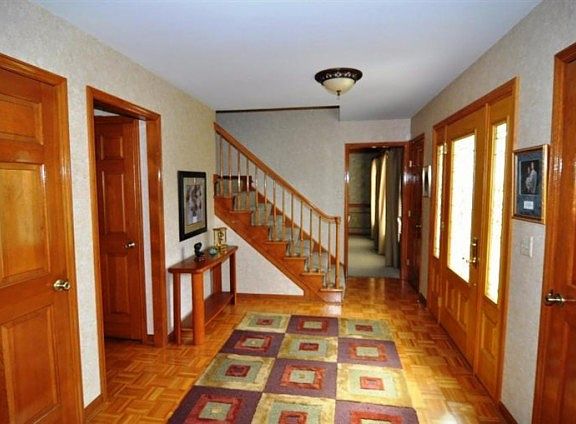 2nd image of 3382 Sherbrooke Dr