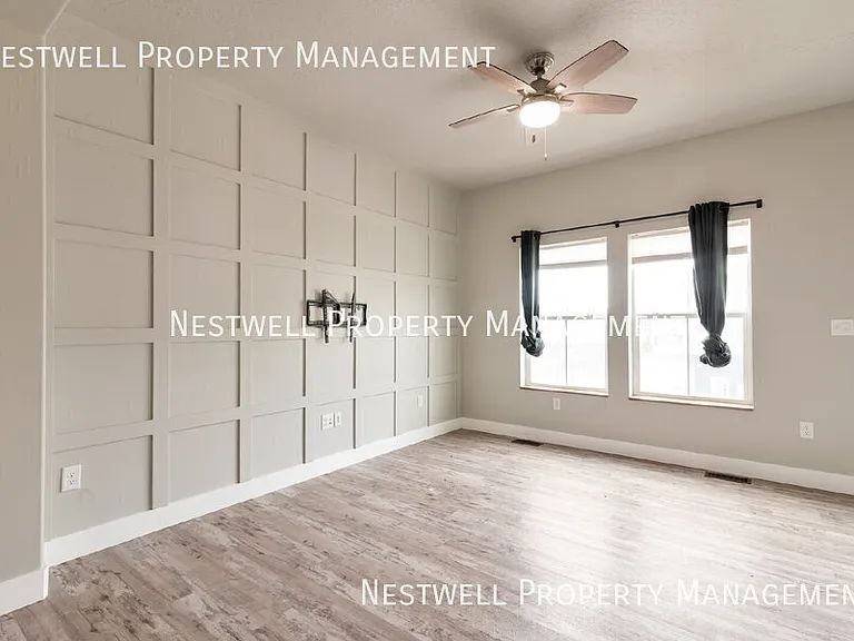 323 N 725 E — Photo 8