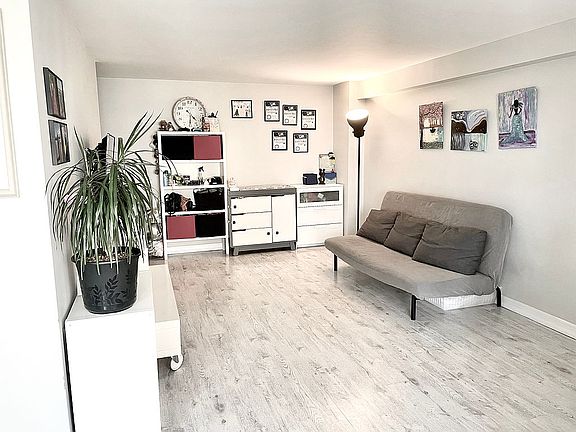 5th image of 2928 W 5th St APT 8S