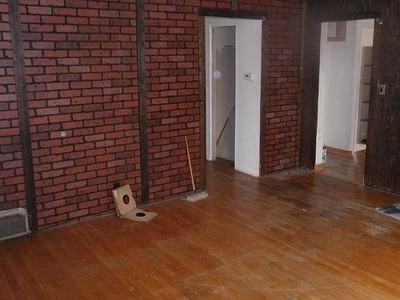 4th image of 7581 William St