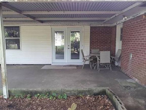3rd image of 3010 Hogg St