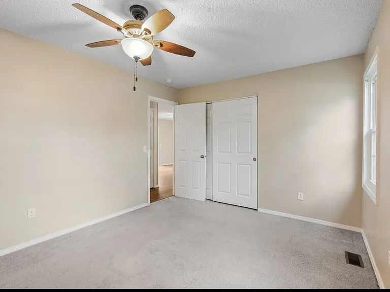 2420 Breezy Point Ln — Photo 12